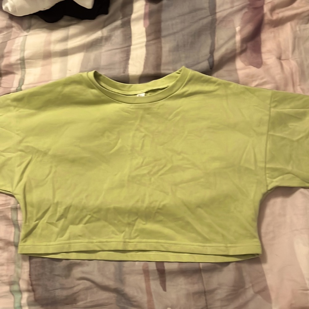 Green Short-Sleeved crop top; size Medium; Brand: Twenty5a